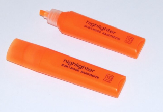 ZVÝRAZŇOVAČ PLOCHÝ 7501 ORANŽOVÝ
