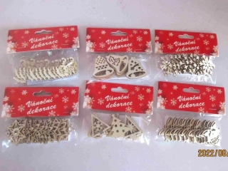DEKORACE DŘEVĚNÉ 12ks SA0MOLEPÍCÍ 4cm MIX