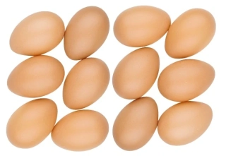 VAJÍČKA PLASTOVÁ BEZ ŠŇŮRKY HNĚDÁ 6 cm, 12 ks V SÁČKU
